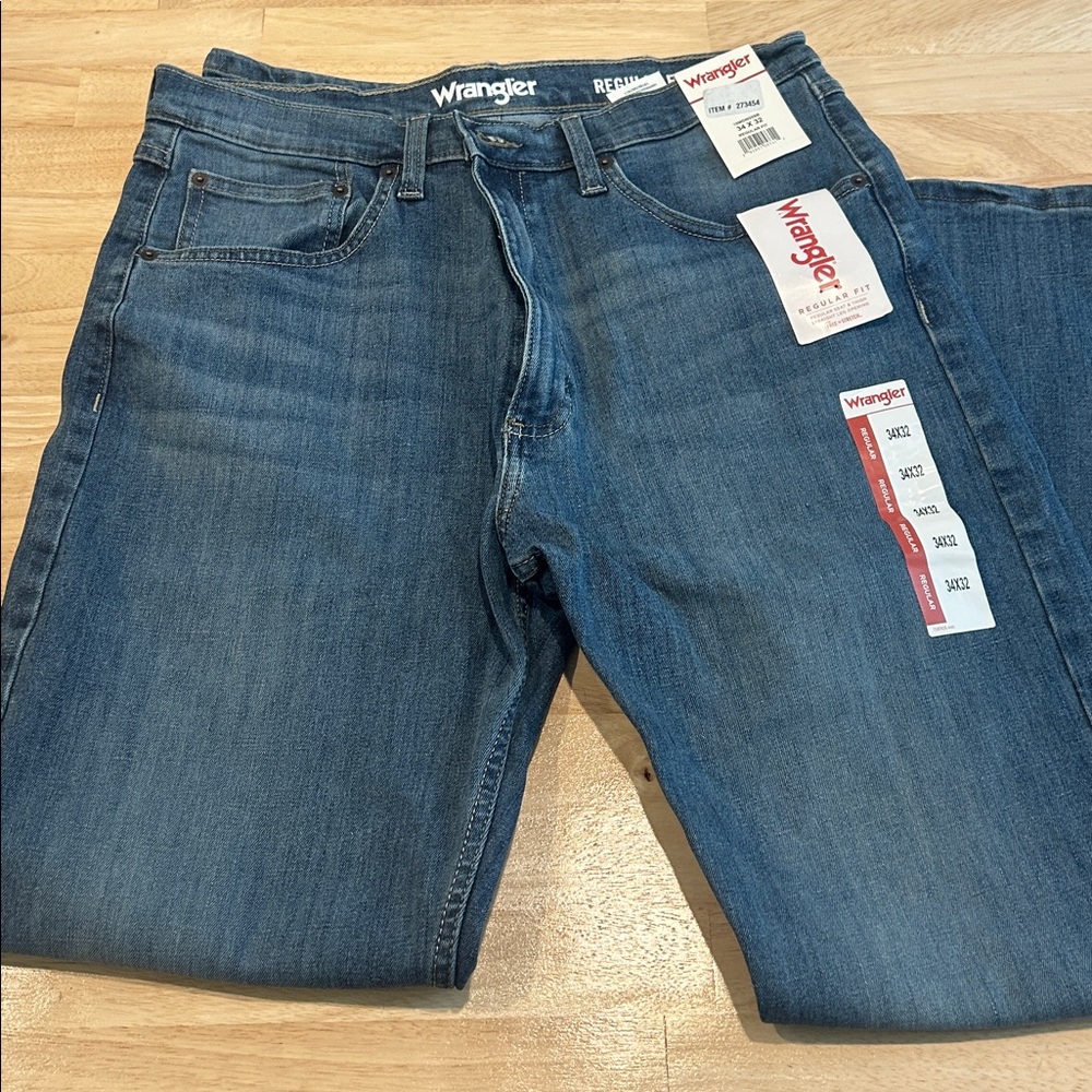 Never Worn 34x32 Men’s Wrangler Regular Fit Jeans
